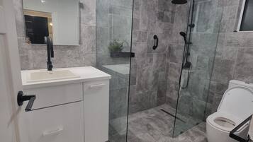 Handtücher, Seife, Toilettenpapier