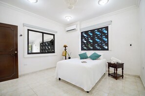 5 bedrooms, iron/ironing board, free WiFi, bed sheets