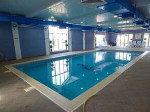 Chalet | Pool - Charming Chalet Nestled in Heart of Clarach Bay (Aberystwyth)