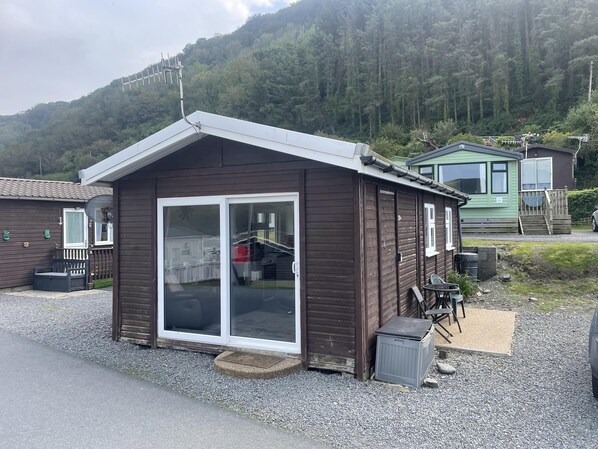 Chalet | Exterior - Charming Chalet Nestled in Heart of Clarach Bay (Aberystwyth)
