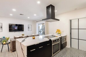 Microonde, piano cottura, lavastoviglie