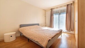 Room - Spacious 3BD Family Apartment, Auteuil (Paris)
