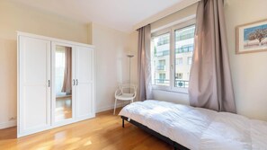 2 bedrooms, iron/ironing board, Internet, bed sheets