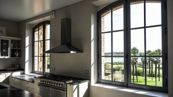 Micro-ondes, four, plaque de cuisson, lave-vaisselle