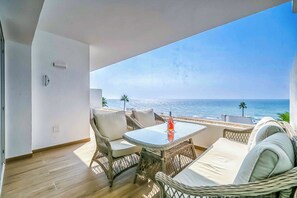 Terrace/patio - 122 - Luxury Beachfront Apartment with Panoramic Views and Pool, Mijas (Mijas)