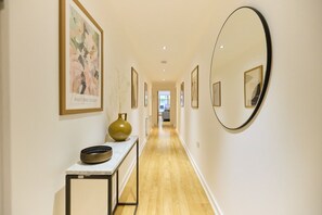 2 bedrooms - The Gwendolen Place - Contemporary 2bdr Flat w Terrace Balcony (London)