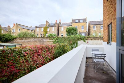 The Gwendolen Place - Contemporary 2bdr Flat w Terrace Balcony