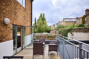 2 bedrooms - The Gwendolen Place - Contemporary 2bdr Flat w Terrace Balcony (London)