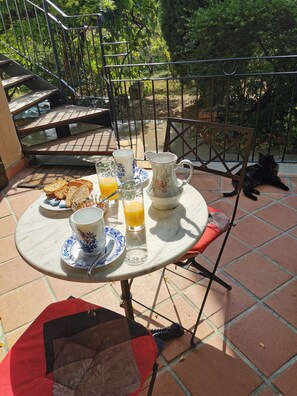 屋外ダイニングエリア