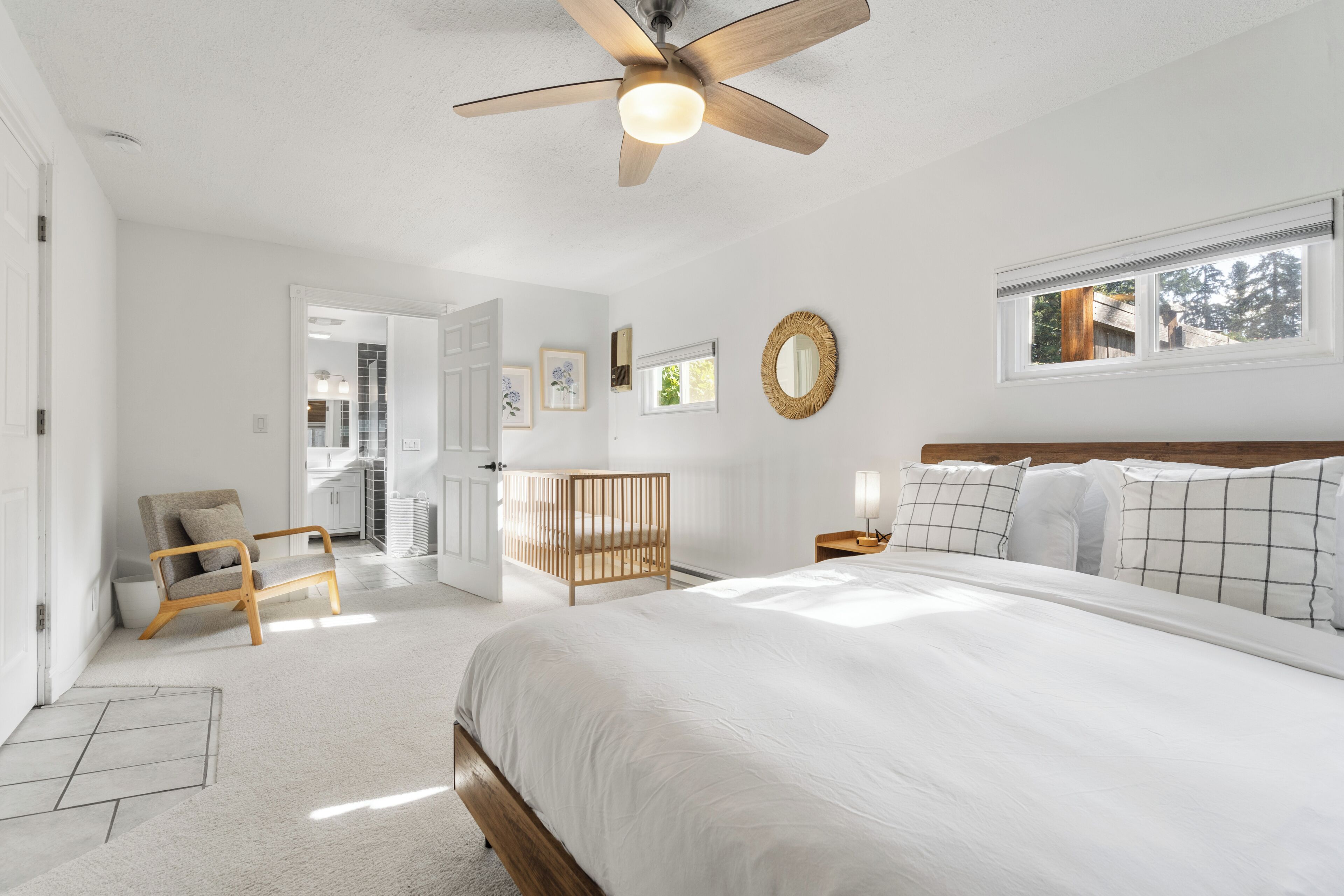 3 bedrooms, iron/ironing board, WiFi, bed sheets