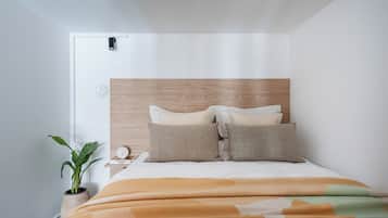 1 dormitorio, tabla de planchar con plancha, wifi y ropa de cama