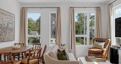 Beautiful Condo - Walkable - Sleeps 10!