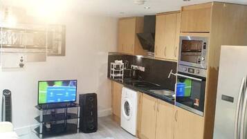 Apartment | Private kitchen | Fridge, microwave, oven, stovetop
