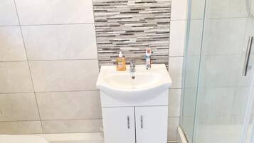 Apartment | Bathroom | Shower, towels, toilet paper