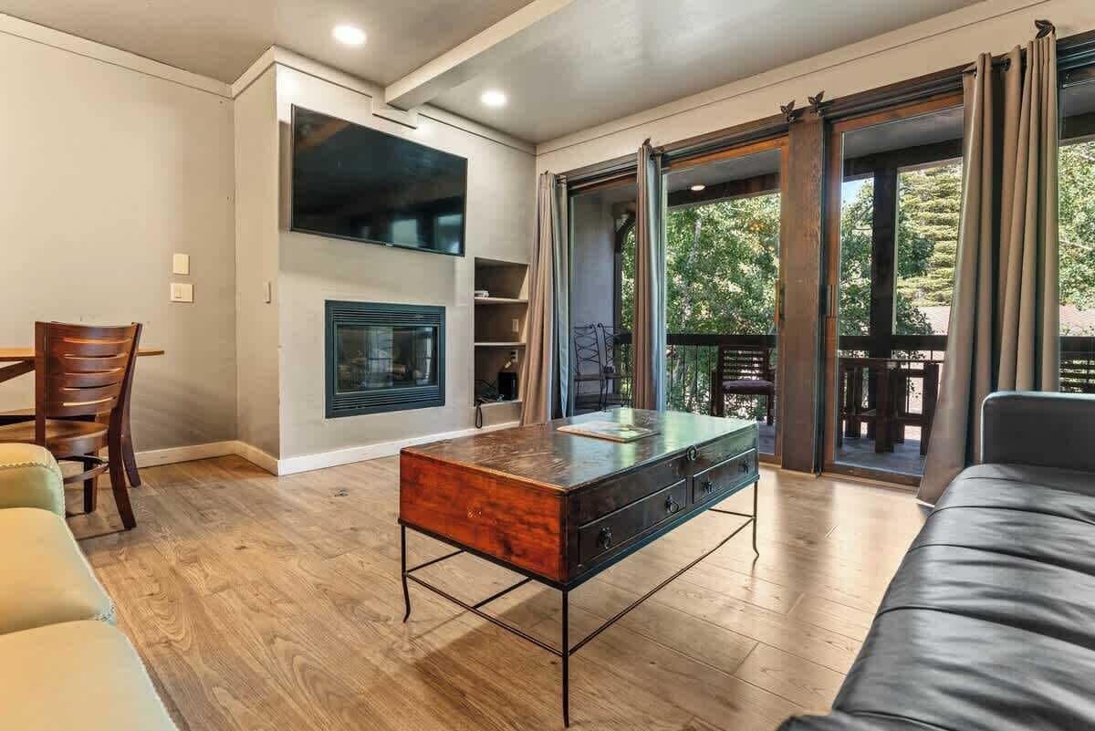 TV, fireplace, offices