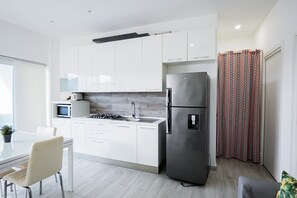 Classic Apartment, City View | Private kitchen | Microwave, blender, cookware/dishes/utensils, cleaning supplies - Baya Azul Bayahibe - Apto 306 (San Rafael del Yuma)