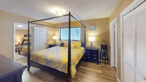 4 bedrooms, desk, iron/ironing board, free WiFi