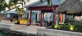 Blue Gem - Waterfront Luxury - Tiki Bar - Pool - Boat Dock - 4BD/3Bath