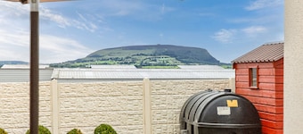 Modern Family Holiday Home with Knocknarea Views