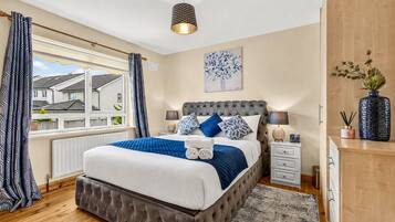 3 bedrooms, iron/ironing board, travel crib