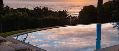 House | 5 bedrooms, desk, Internet