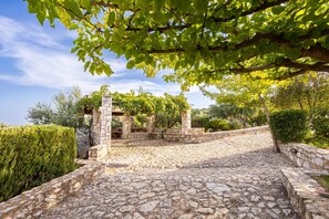 House | 1 bedroom, desk, soundproofing, Internet