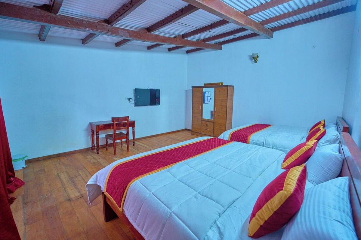 Classic Quadruple Room | Memory foam beds, laptop workspace, WiFi (free), bed sheets