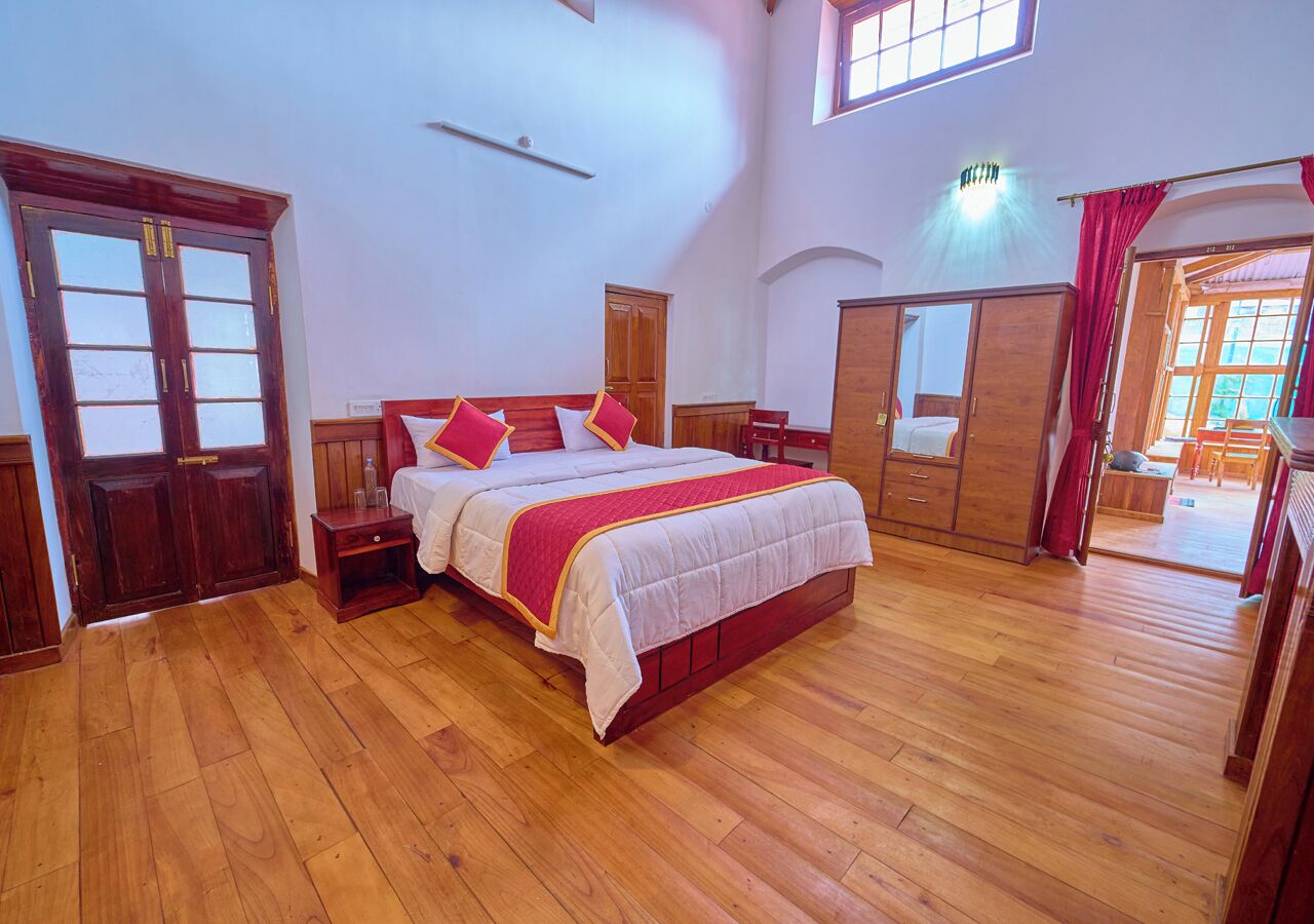 Classic Room | Memory foam beds, laptop workspace, free WiFi, bed sheets