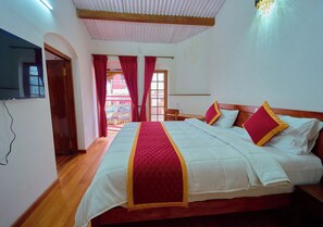 Family Room | Memory foam beds, laptop workspace, free WiFi, bed sheets - Shivv's heritage inn (Ootacamund)