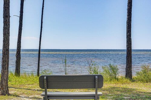 Walk to Bay & Dtwn: Port St Joe Paradise w/ Grill!