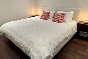 3 bedrooms, WiFi, bed sheets - Stylish cozy suite in Riley Park (Vancouver)