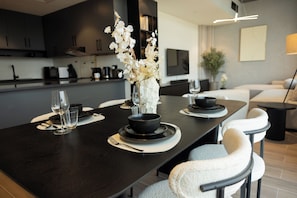 Exclusive Apartment, City View | Dining room
