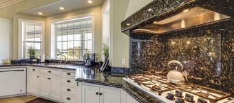 Paso Robles Gem w/ On-site Vineyard: Pets Welcome!