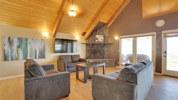 House (5 Bedrooms) | Interior