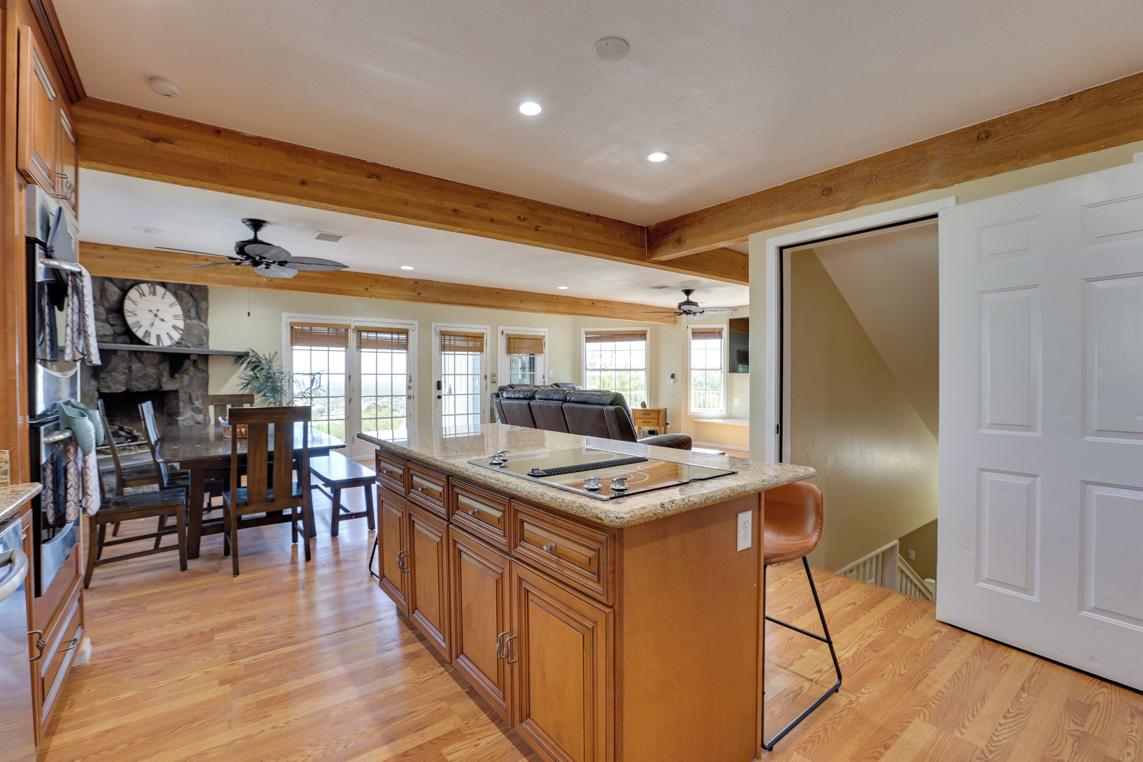 House (5 Bedrooms) | Interior