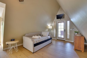 2 bedrooms, iron/ironing board, bed sheets - A-frame w/ Patio & Mtn Views: Arizona Retreat (Apache Junction)