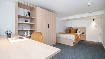 1 dormitorio, tabla de planchar con plancha, wifi y ropa de cama