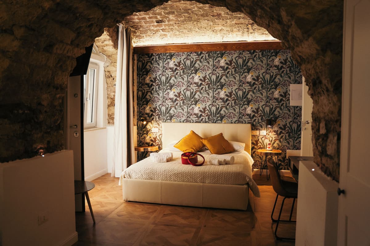 Luxury Quadruple Room | In-room safe, desk, blackout drapes, WiFi (free)