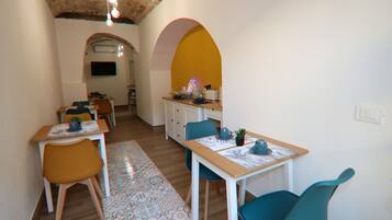 Tägliches nach Wunsch zubereitetes Frühstück (10 EUR pro Person)