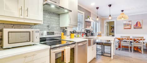 House (3 Bedrooms) | Interior