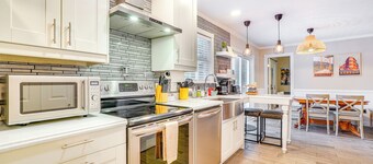 Mtn Views & Fire Pit: Eureka Springs Home