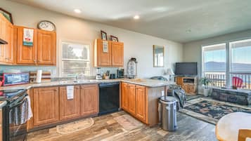 House (2 Bedrooms) | Interior
