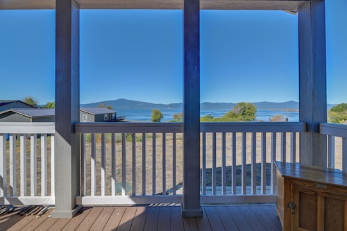 Lakefront Cabin w/ Water & Mtn Views in Chiloquin