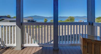 Lakefront Cabin w/ Water & Mtn Views in Chiloquin