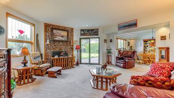 House (3 Bedrooms) | Living area | TV, DVD player