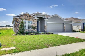 Interior - Pet-friendly Home w/ Screened Patio in Newberry! (Newberry)