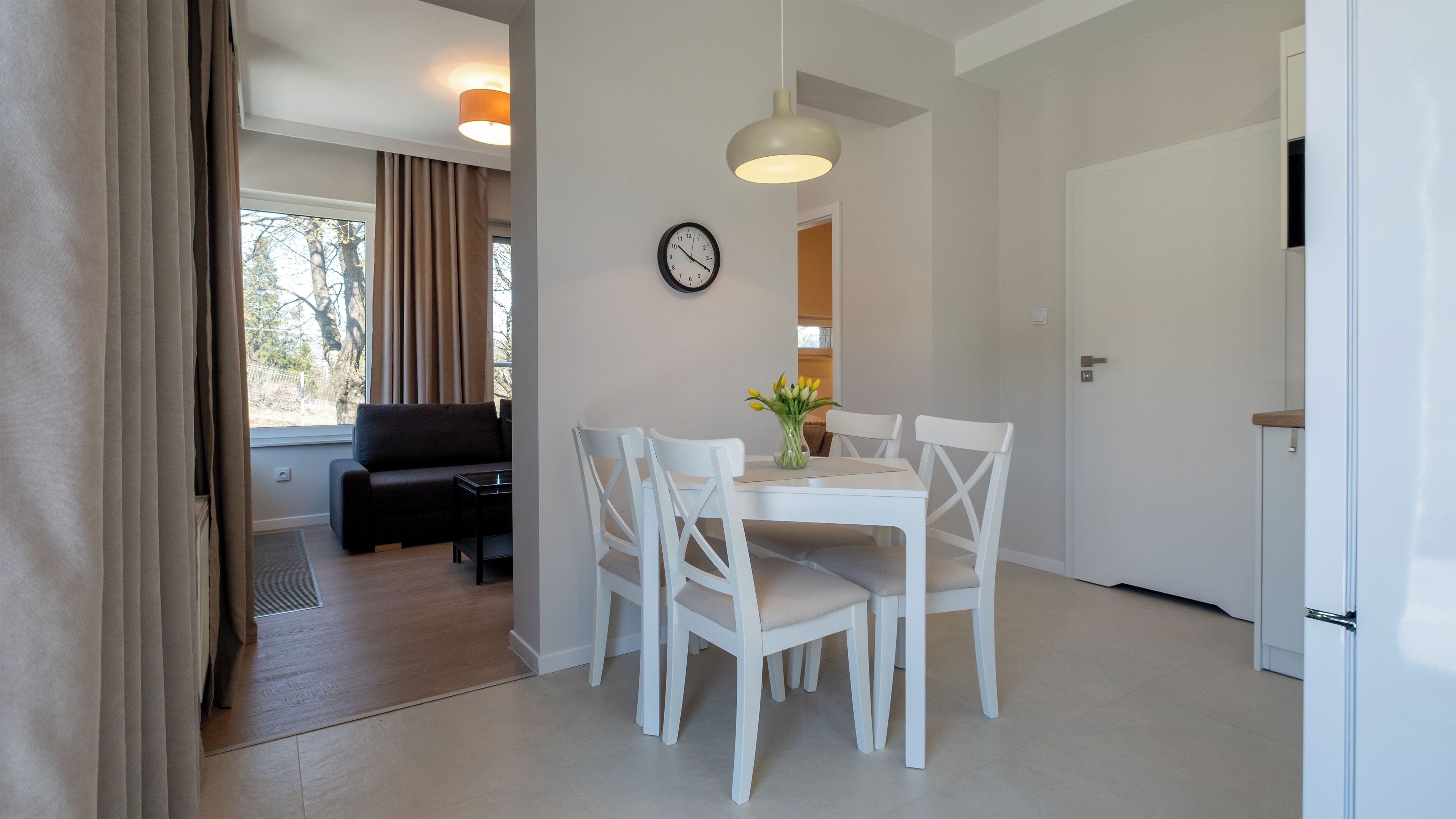 Apartament (E8) | Wohnbereich | Flachbildfernseher