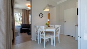 Apartament (E8) | Khu phòng khách | TV màn hình phẳng 