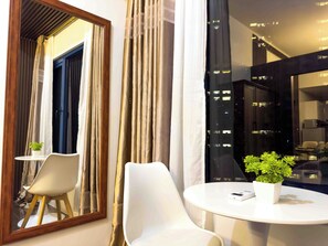 Dining - 1BR Makati, Air Residences M002 (Makati)
