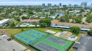 Sport court - B-116 - Resort Views and Close to the Lobby (Naples)